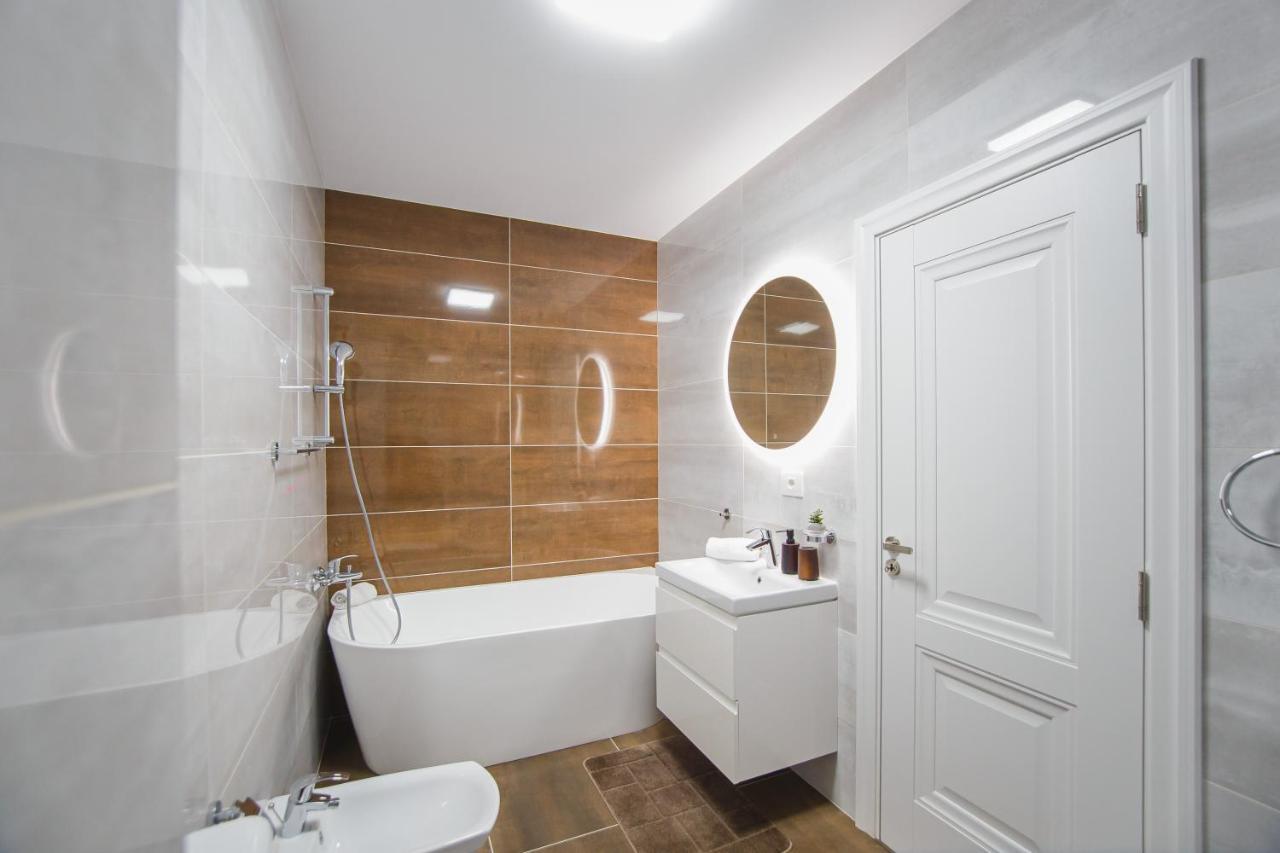 Ferienwohnung Charming Family Haven Oradea Exterior foto