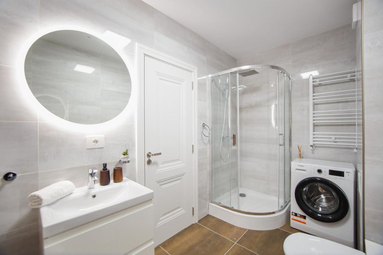 Ferienwohnung Charming Family Haven Oradea Exterior foto